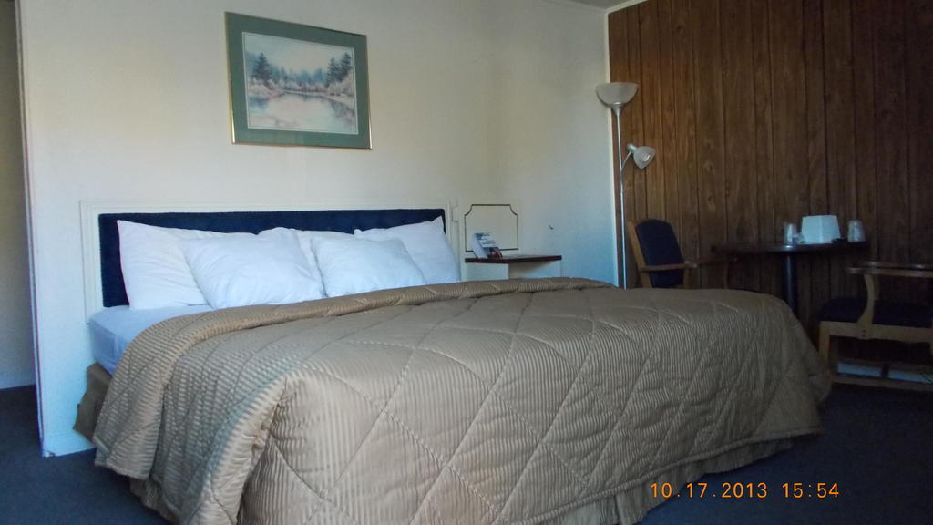 Budget Inn Green River Room photo