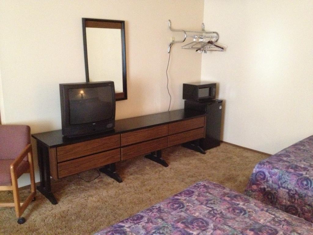 Budget Inn Green River Room photo