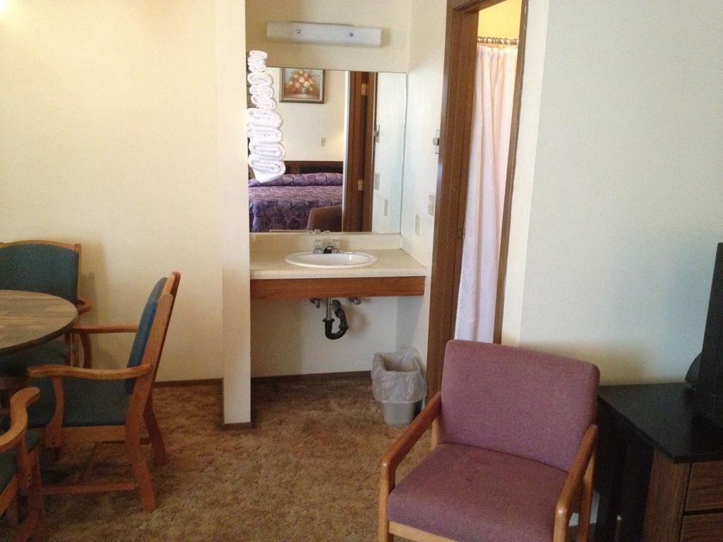 Budget Inn Green River Room photo