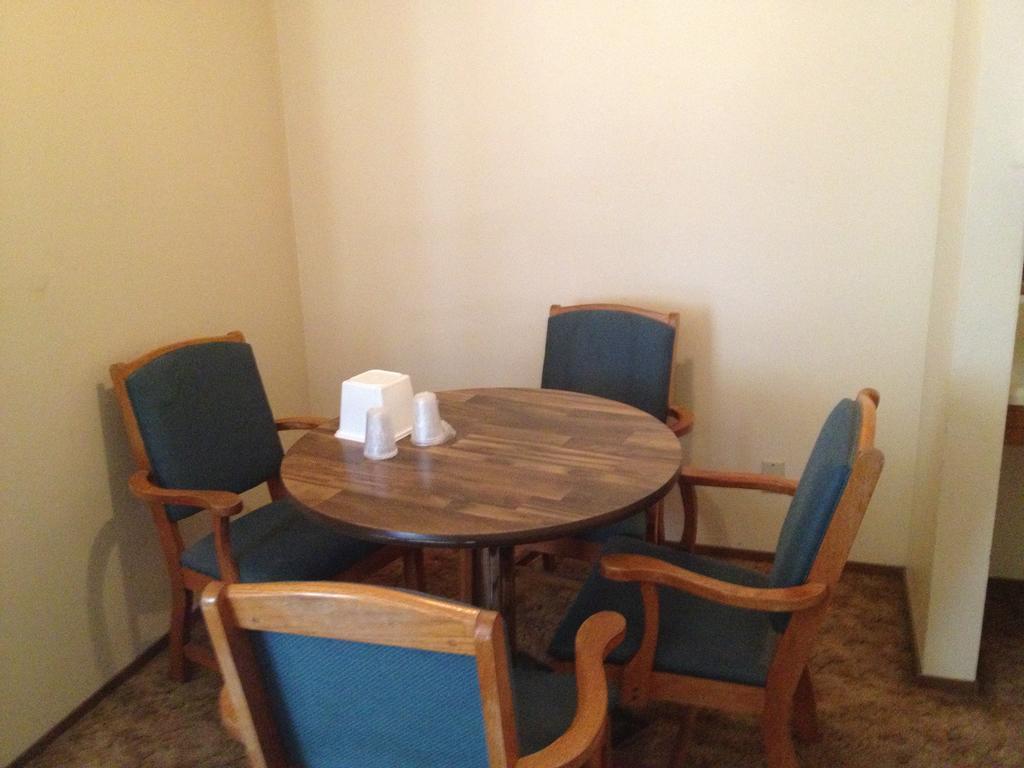 Budget Inn Green River Room photo