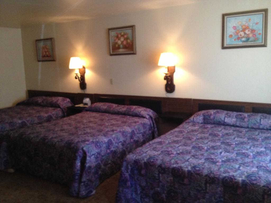 Budget Inn Green River Room photo