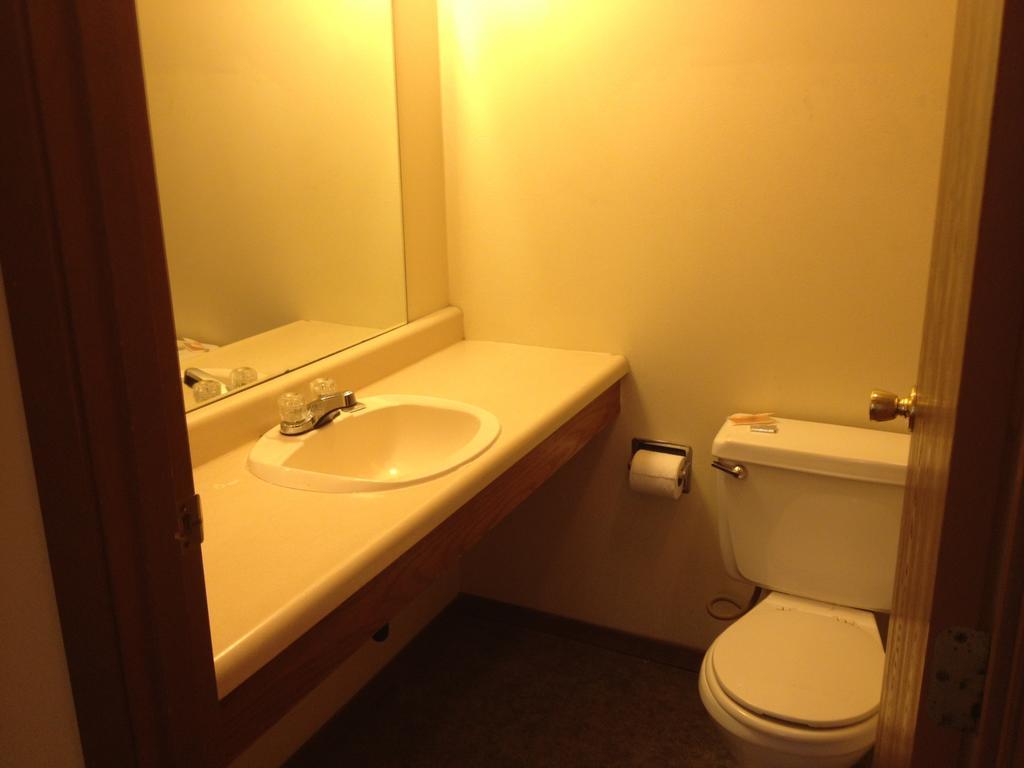 Budget Inn Green River Room photo