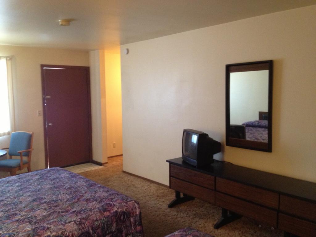 Budget Inn Green River Room photo