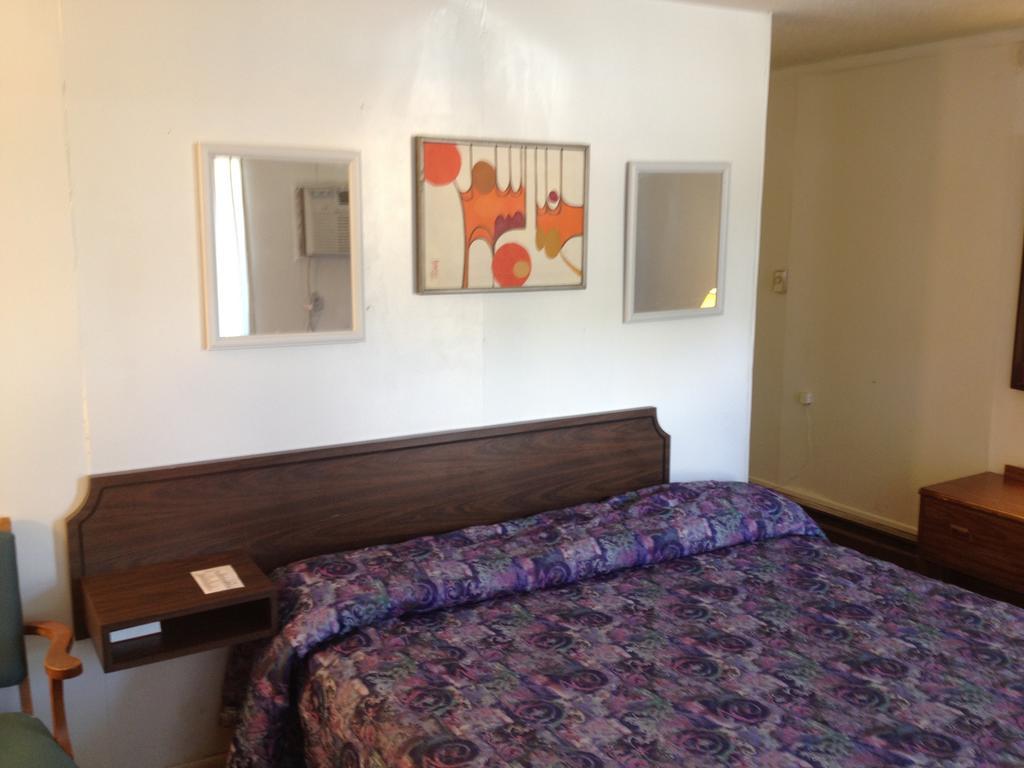 Budget Inn Green River Room photo