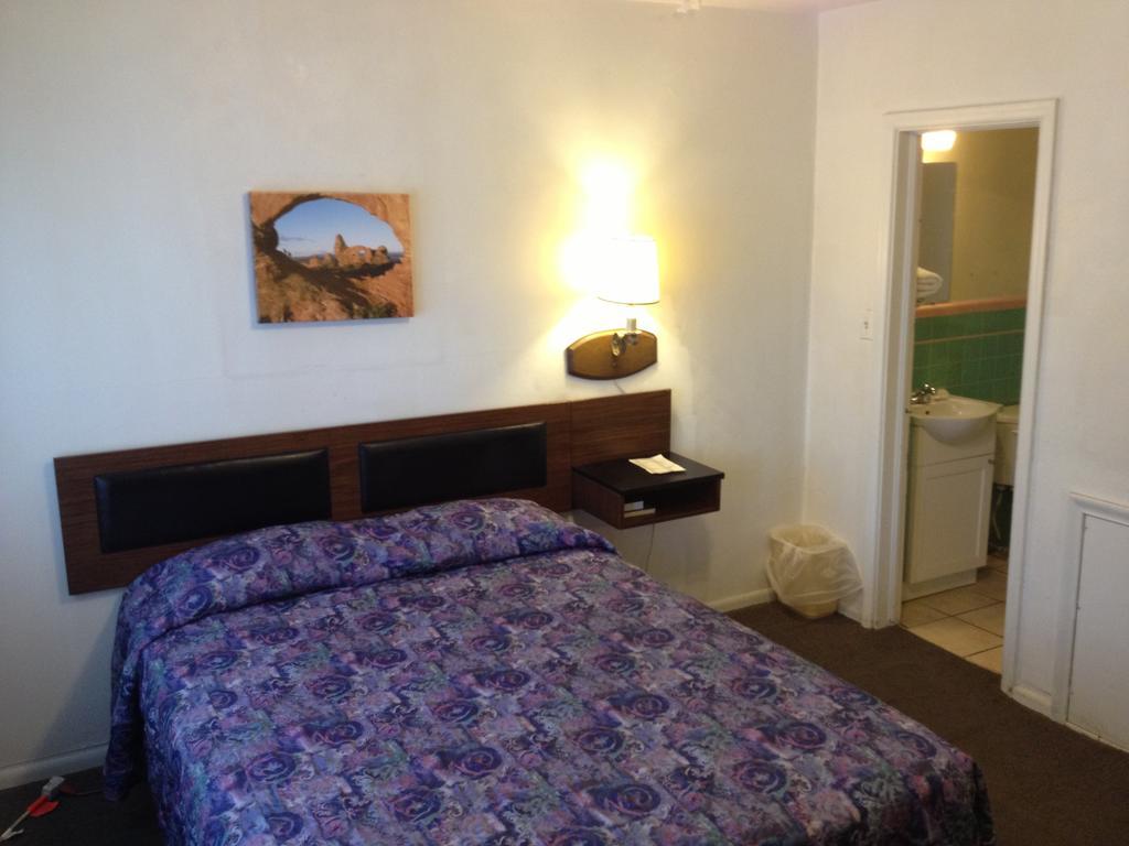 Budget Inn Green River Room photo