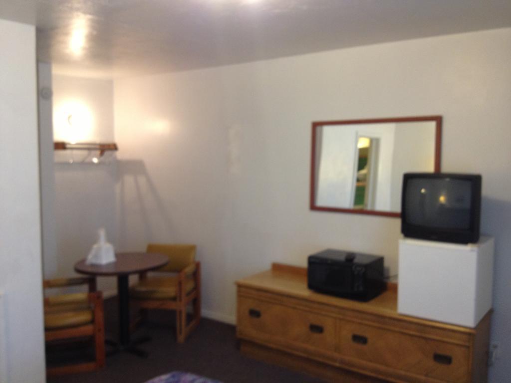 Budget Inn Green River Room photo